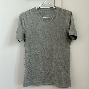 Everlane “uniform” basic tshirt